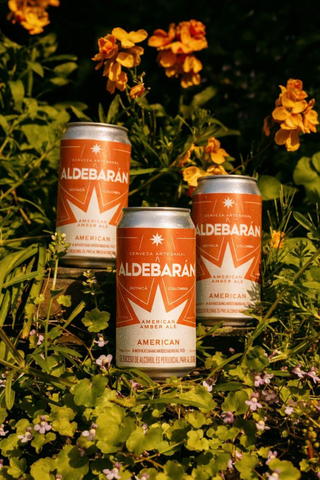 Cerveza en lata estilo American Amber Ale producida por Aldebarán Boyacá
