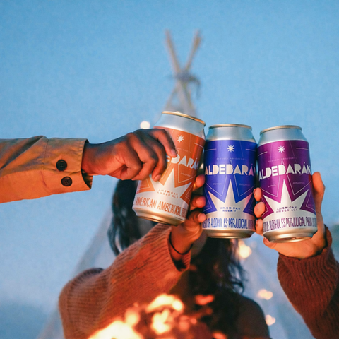 Cervezas en lata diferentes estilos, American Amber Ale, Fruit beer con gulupa y  American Stout, producidas por Aldebarán Boyacá